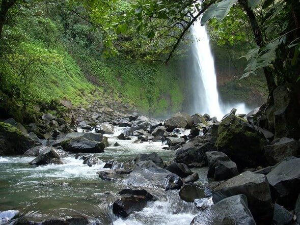 la-fortuna-waterfall-2