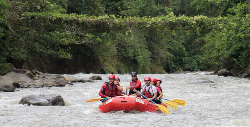 Adventure Connection between La Fortuna and Manuel Antonio with White Water Rafting Balsa River II - III